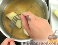 Фото приготовления рецепта: Груша с шелковицей и мятой - шаг №10