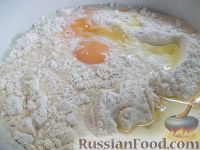 Фото приготовления рецепта: Блинчики с яичницей - шаг №1