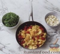 Фото приготовления рецепта: Папарделле с помидорами и рукколой - шаг №3