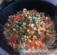 Фото приготовления рецепта: Булгур с креветками и овощами - шаг №4