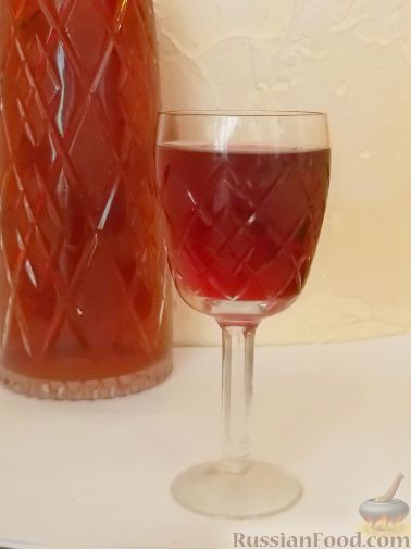 Домашний ликер из вишни: рецепты с листьями и косточками, на водке и спирту