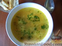 Фото к рецепту: Чечевичный суп с зеленым горошком
