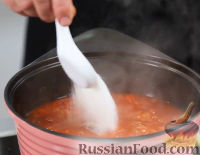 Фото приготовления рецепта: Томатный суп с песто - шаг №8
