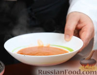 Фото приготовления рецепта: Томатный суп с песто - шаг №11