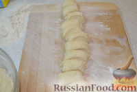 Фото приготовления рецепта: Ароматные пампушки с чесноком - шаг №4