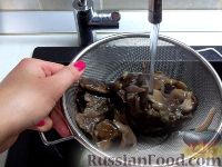 Фото приготовления рецепта: Суп из замороженных грибов - шаг №2
