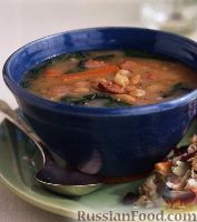 Фото к рецепту: Фасолевый суп с колбасой и шпинатом