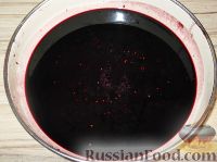 Фото приготовления рецепта: Вино из тутовой ягоды (шелковицы) - шаг №3