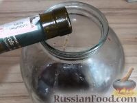 Фото приготовления рецепта: Вино из тутовой ягоды (шелковицы) - шаг №9