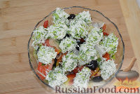 Фото приготовления рецепта: Овощной салат с сырными шариками - шаг №10