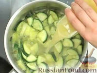 Фото приготовления рецепта: Кабачковый крем-суп - шаг №4