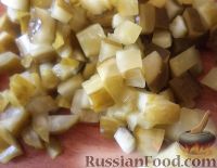 Фото приготовления рецепта: Салат из фасоли с огурцом и яблоками к шашлыку - шаг №5