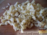 Фото приготовления рецепта: Салат из фасоли с огурцом и яблоками к шашлыку - шаг №7
