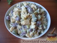 Фото приготовления рецепта: Салат из фасоли с огурцом и яблоками к шашлыку - шаг №13