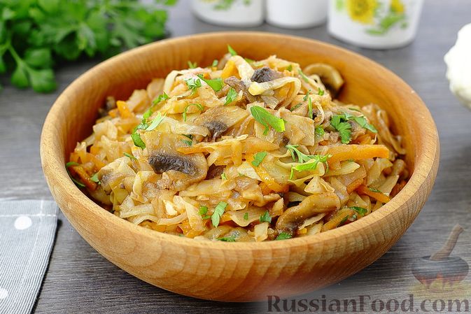 Тушеная капуста с мясом и картошкой