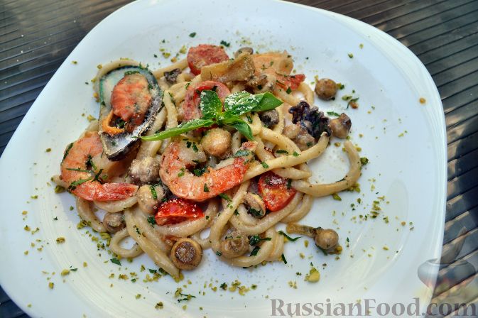Рецепт Умбричи с морепродуктами в сливочно-грибном соусе