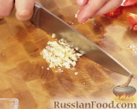 Фото приготовления рецепта: Дрожжевые пирожки-мешочки с курицей, грибами и сыром (в духовке) - шаг №22