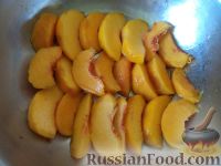Фото приготовления рецепта: Варенье из нарезанных персиков - шаг №5