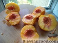 Фото приготовления рецепта: Варенье из нарезанных персиков без воды - шаг №2