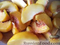 Фото приготовления рецепта: Варенье из нарезанных персиков без воды - шаг №3