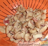 Фото приготовления рецепта: Жареная картошка с грибами маслятами и сметаной - шаг №2