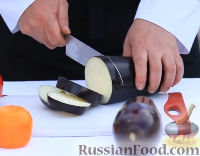 Фото приготовления рецепта: Баклажаны с фаршем и помидорами, запеченные в духовке - шаг №3