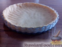 Фото приготовления рецепта: Пирог с вишней и творожным кремом - шаг №5