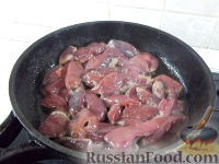 Фото приготовления рецепта: Жареная свиная печень - шаг №2