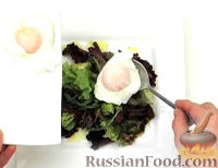 Фото приготовления рецепта: Салат с яйцами-пашот - шаг №7