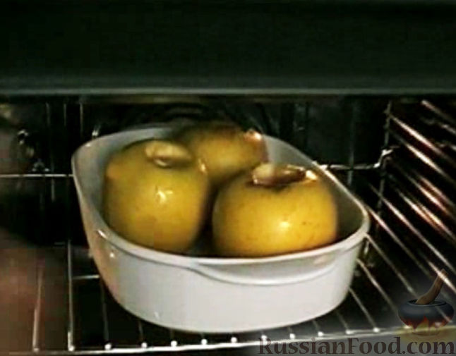 Сколько печь яблоки. Запечь яблоки в газовой духовке. Приспособа для запекания яблок в духовке. Температура запекания яблок. Режим запекания яблок в электродуховке.