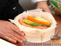 Фото приготовления рецепта: Лосось с овощами в соусе терияки (на пару) - шаг №3