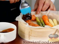 Фото приготовления рецепта: Лосось с овощами в соусе терияки (на пару) - шаг №9