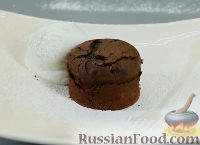 Фото приготовления рецепта: Шоколадный фондан - шаг №12