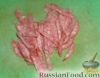 Фото приготовления рецепта: Холостяцкий салатик с сухариками за 5 минут - шаг №3