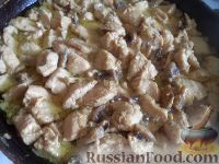 Фото приготовления рецепта: Куриная грудка с грибами в сливочном соусе - шаг №10