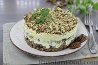 Фото к рецепту: Слоёный салат с говядиной, солёными огурцами и яйцами