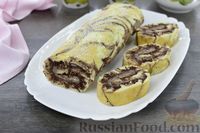 Фото к рецепту: Кофейный бисквитный рулет "Мраморный" с шоколадно-банановым кремом