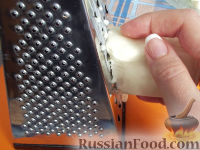 Фото приготовления рецепта: Яйца, фаршированные икрой минтая и плавленым сыром - шаг №5