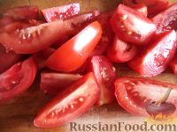 Фото приготовления рецепта: Салат на зиму "Тройка" из баклажанов, перца и помидоров - шаг №2