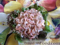 Фото к рецепту: Салат из конгрио с креветками и грушами