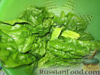 Фото приготовления рецепта: Салат из шпината с персиком и индейкой - шаг №1