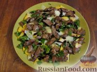 Фото к рецепту: Салат из шпината с персиком и индейкой