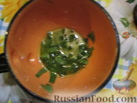 Фото приготовления рецепта: Салат из шпината с персиком и индейкой - шаг №6