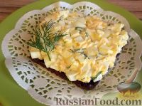 Фото к рецепту: Ржаные гренки с чесноком и яйцом