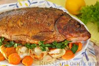 Фото к рецепту: Карп, запечённый со сметаной, мёдом и горчицей