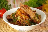 Фото к рецепту: Свиные рёбра, тушенные с капустой, фасолью и помидорами