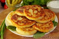 Фото к рецепту: Картофельные котлеты с творогом, сыром и зеленью