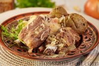 Фото к рецепту: Рёбрышки, тушенные с квашеной капустой (в духовке)