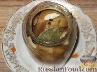 Фото приготовления рецепта: Печеные баклажаны с томатом - шаг №4