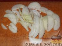 Фото приготовления рецепта: Салат из помидоров и огурцов - шаг №4
